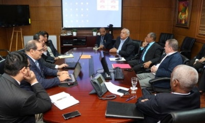 Misión del Banco Mundial se reúne con directores de la Tesorería Nacional.