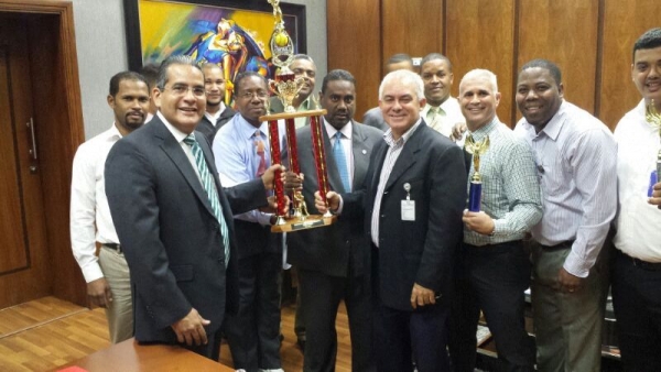 Equipo de softball de la Tesorería Nacional se convierte en campeón al vencer al equipo U.S.A de Miami Florida